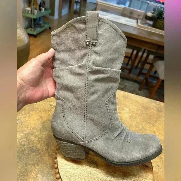BCBG Holland Gray Distressed Suede Western Boots - Picture 5 of 15